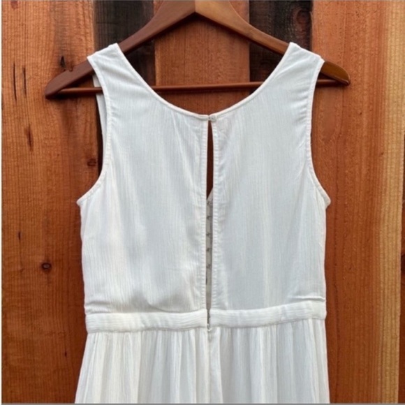 White Bohemian Floral Embroidered Gauzy Maxi Dress 🌿🌿 - Picture 10 of 13